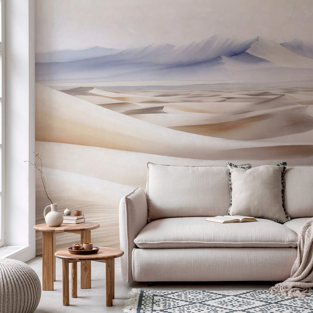 Paisaje desértico con montañas al fondo
