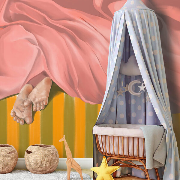 Par de pies bajo una manta rosa