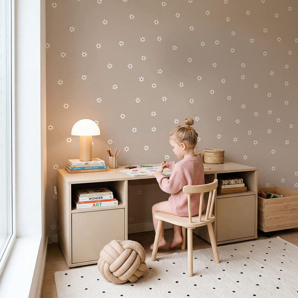 Diseño de pequeñas flores blancas sobre un fondo beige