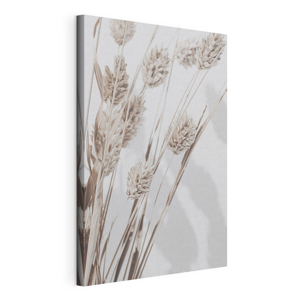 Dried grasses create a calming atmosphere