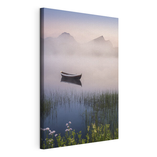 Cuadros Un barco en un lago con prados y montañas al fondo (SKU: s37622) Cuadros Cuadros Un barco en un lago con prados y montañas al fondo (SKU: s37622)