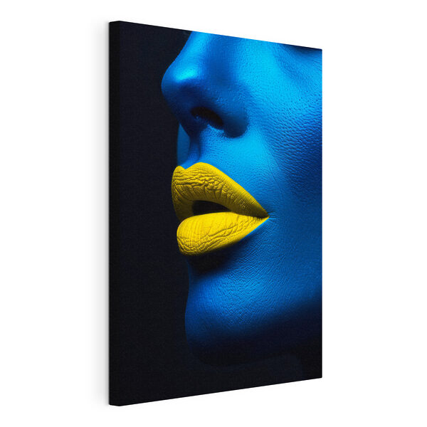 Cuadros Primer plano del rostro de una mujer con los labios amarillos (SKU: s39733) Cuadros Cuadros Primer plano del rostro de una mujer con los labios amarillos (SKU: s39733)
