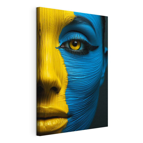 Cuadros Primer plano del rostro de una mujer pintado con pintura amarilla y azul (SKU: s39734) Cuadros Cuadros Primer plano del rostro de una mujer pintado con pintura amarilla y azul (SKU: s39734)