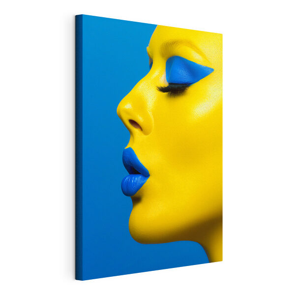 Cuadros Primer plano del rostro de una mujer con maquillaje azul (SKU: s39759) Cuadros Cuadros Primer plano del rostro de una mujer con maquillaje azul (SKU: s39759)