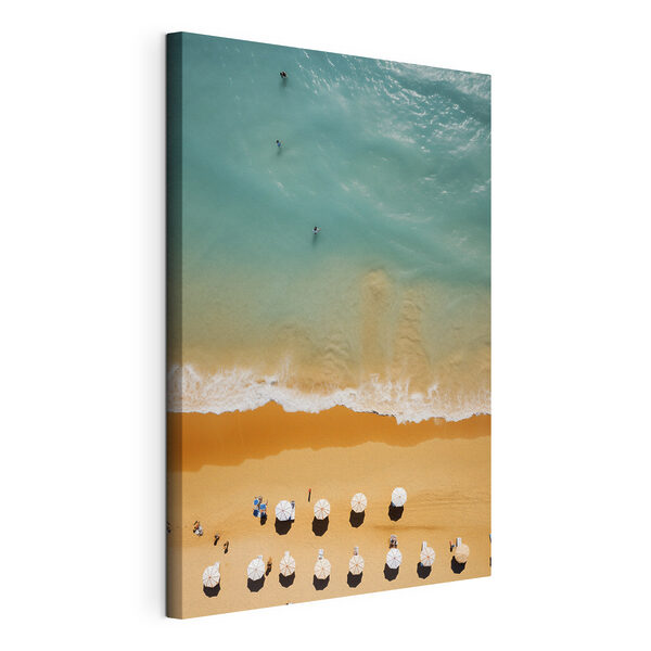 Cuadros Cuadros Un grupo de personas en la playa con sombrillas (SKU: s40725)