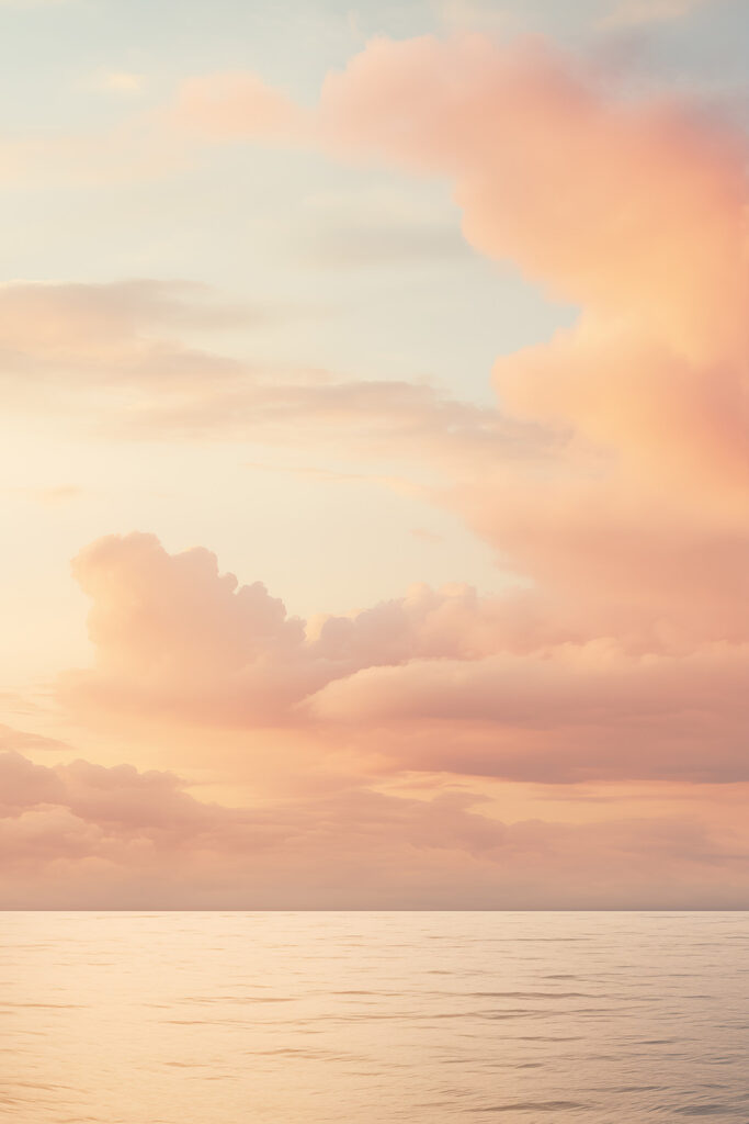 Cuerpo de agua con nubes en el cielo Cuerpo de agua con nubes en el cielo