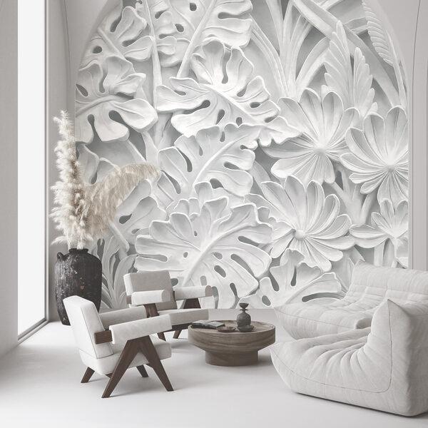 Pared blanca con flores y hojas