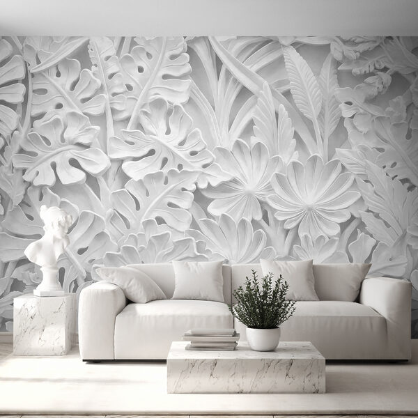 Pared blanca con flores y hojas