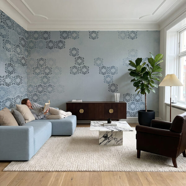 Fondo azul con motivos en blanco y negro Fondo azul con motivos en blanco y negro